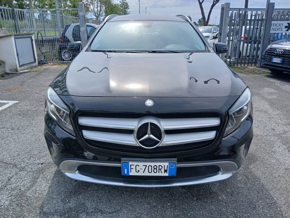 Mercedes-Benz GLA SUV 180 d Premium (3)
