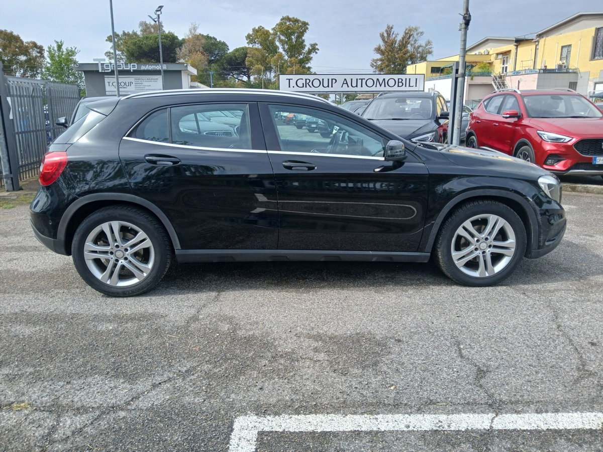 Mercedes-Benz GLA SUV 180 d Premium (4)