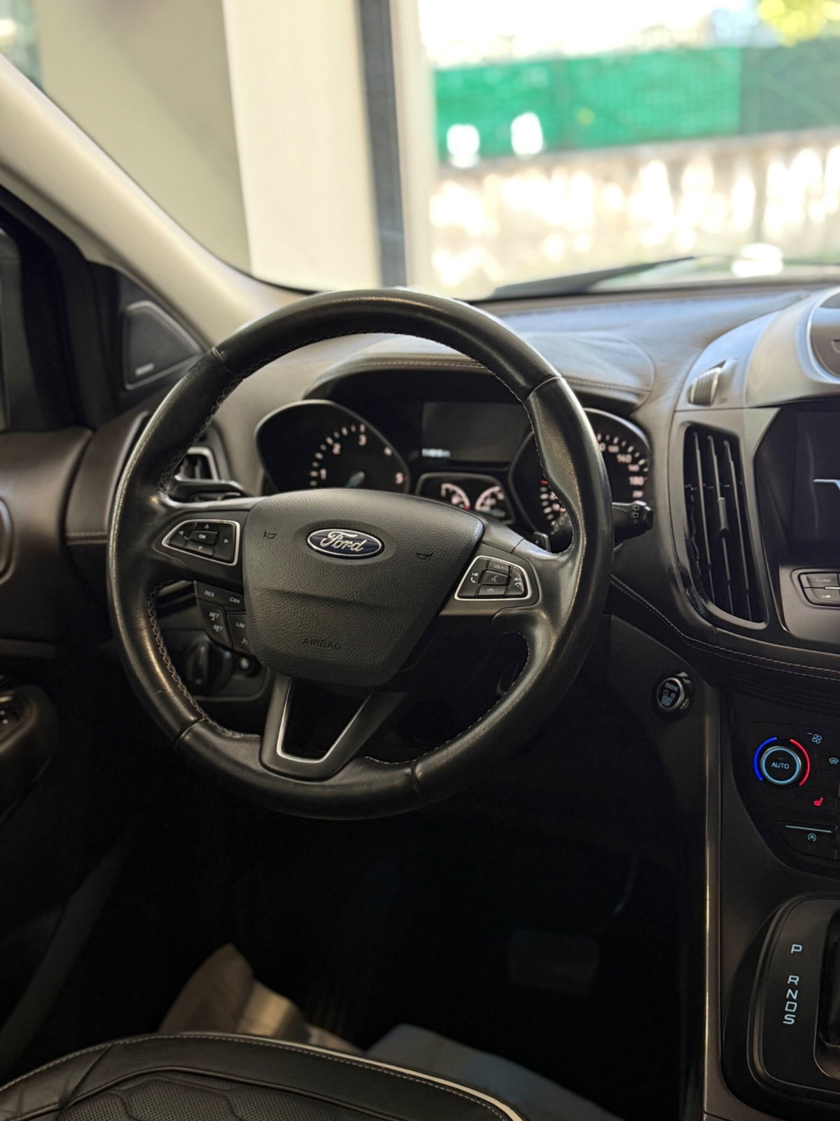 Ford Kuga 2.0 TDCI 180 CV S&S 4WD Powershift Vignale (14)