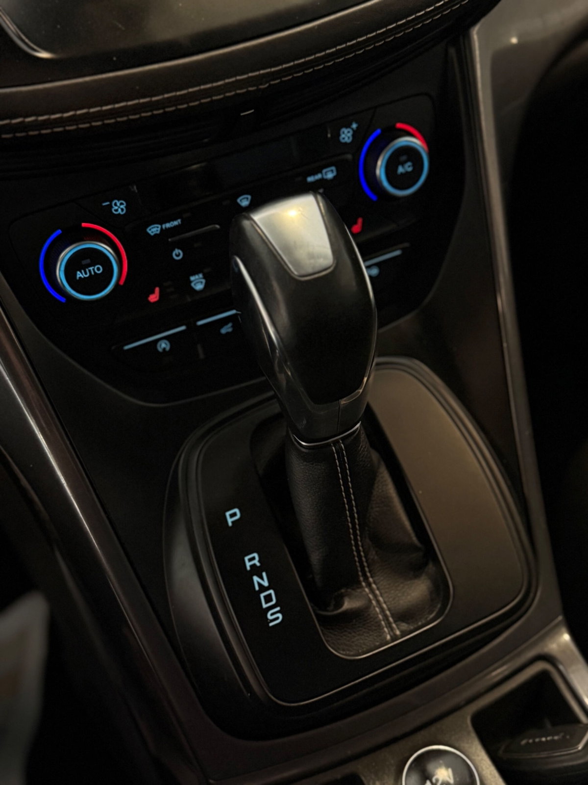 Ford Kuga 2.0 TDCI 180 CV S&S 4WD Powershift Vignale (18)