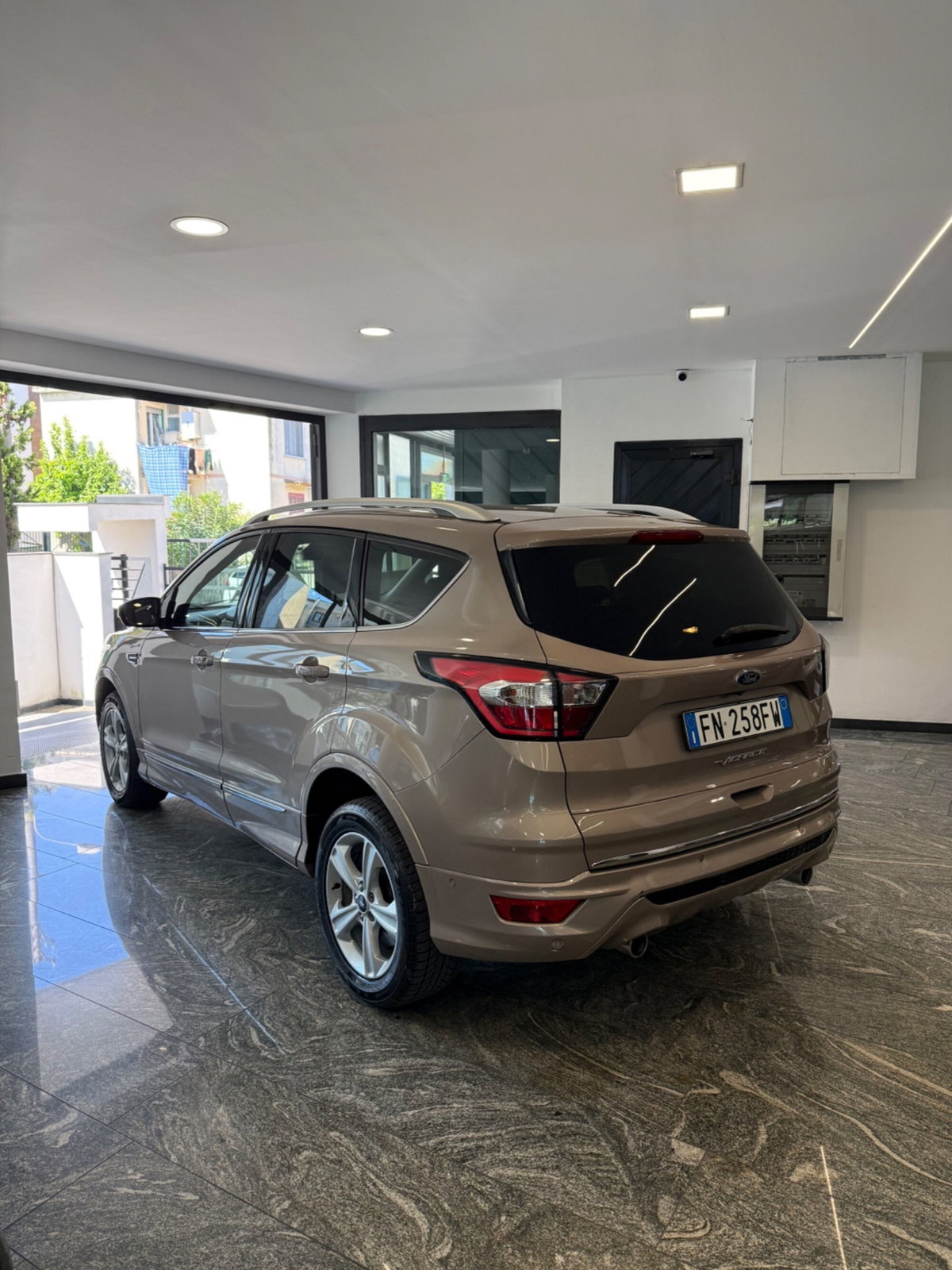Ford Kuga 2.0 TDCI 180 CV S&S 4WD Powershift Vignale (2)