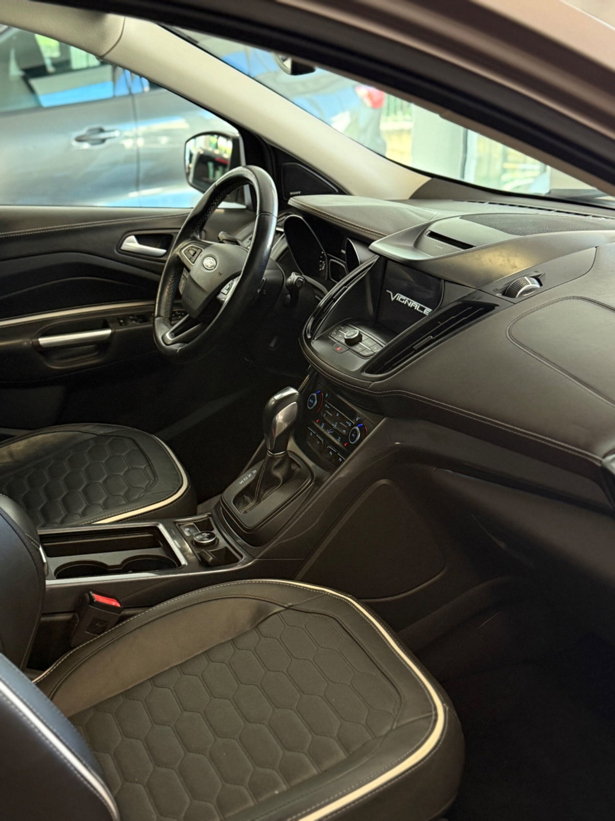 Ford Kuga 2.0 TDCI 180 CV S&S 4WD Powershift Vignale (9)
