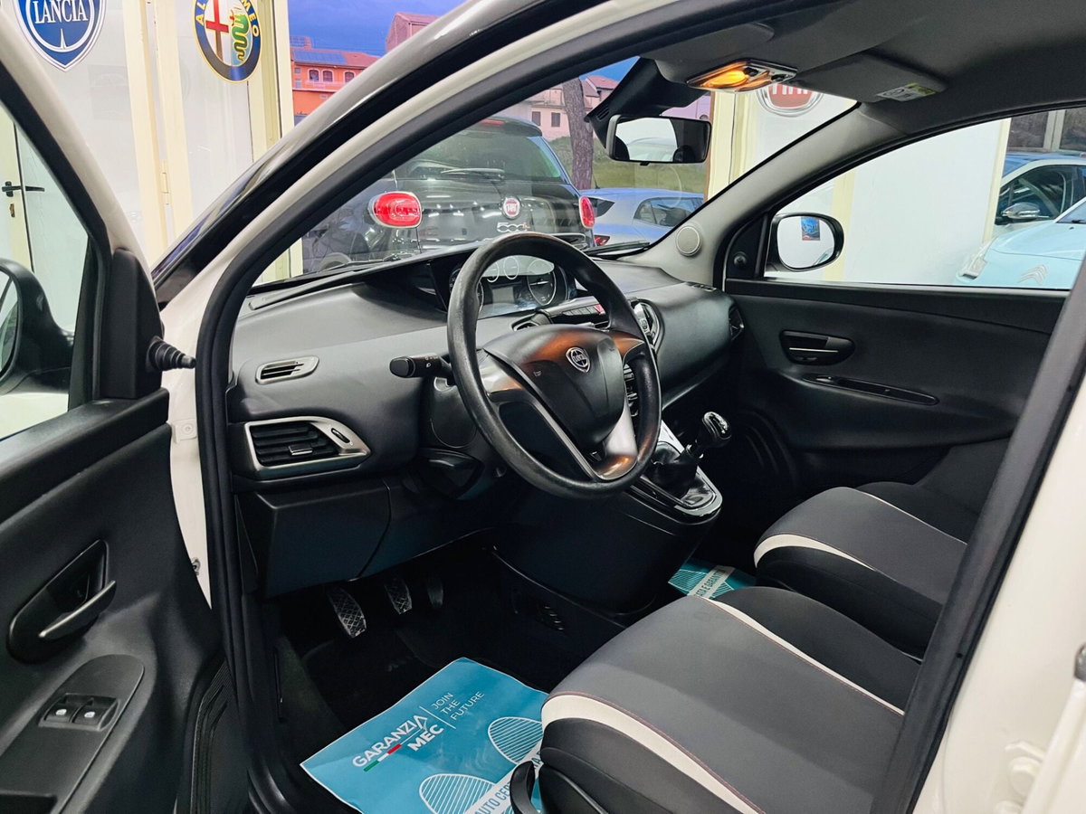 Lancia Ypsilon 1.3 MJT 16V 95 CV 5 porte S&S Silver (10)