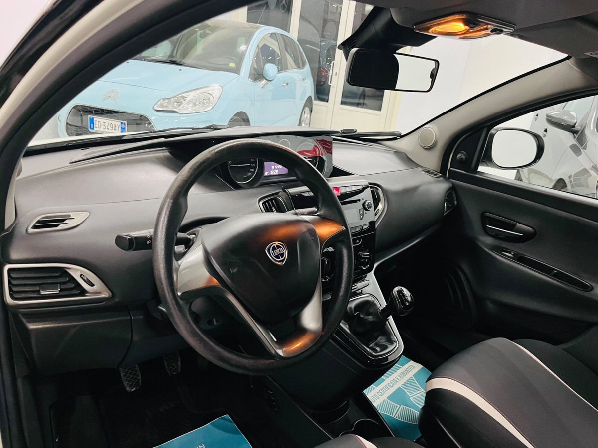 Lancia Ypsilon 1.3 MJT 16V 95 CV 5 porte S&S Silver (11)