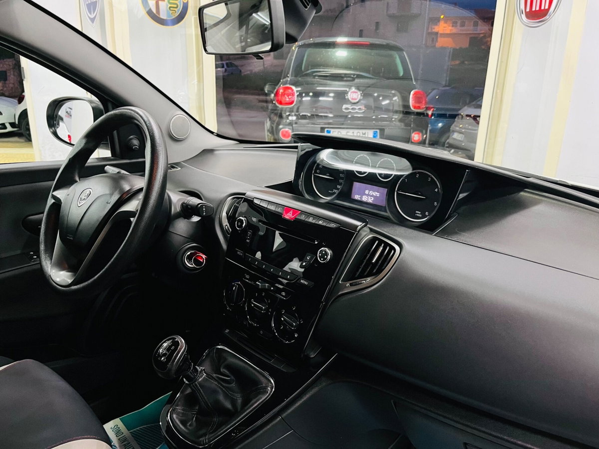 Lancia Ypsilon 1.3 MJT 16V 95 CV 5 porte S&S Silver (12)