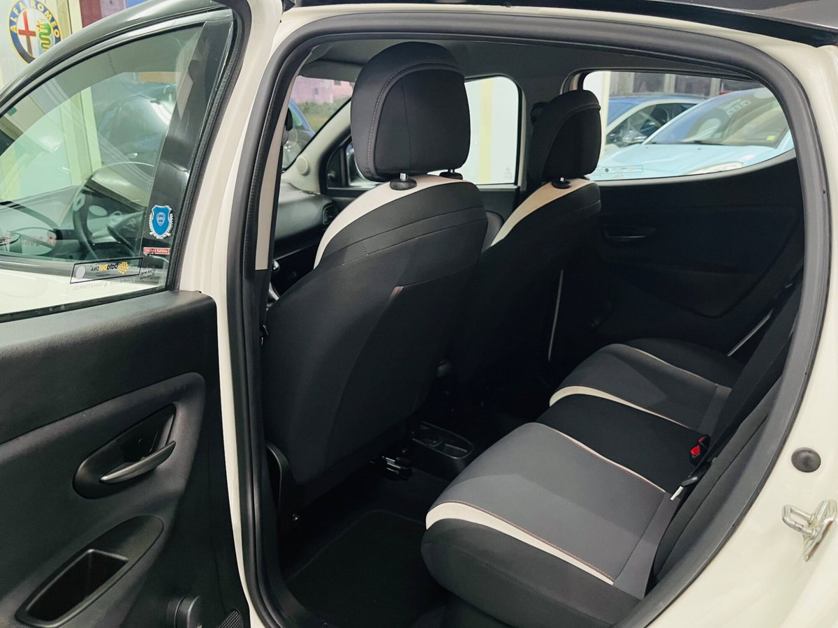 Lancia Ypsilon 1.3 MJT 16V 95 CV 5 porte S&S Silver (14)