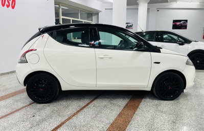 Lancia Ypsilon 1.3 MJT 16V 95 CV 5 porte S&S Silver (4)