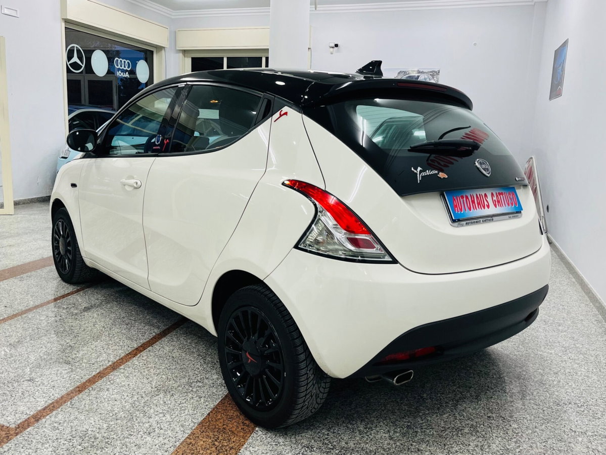 Lancia Ypsilon 1.3 MJT 16V 95 CV 5 porte S&S Silver (6)