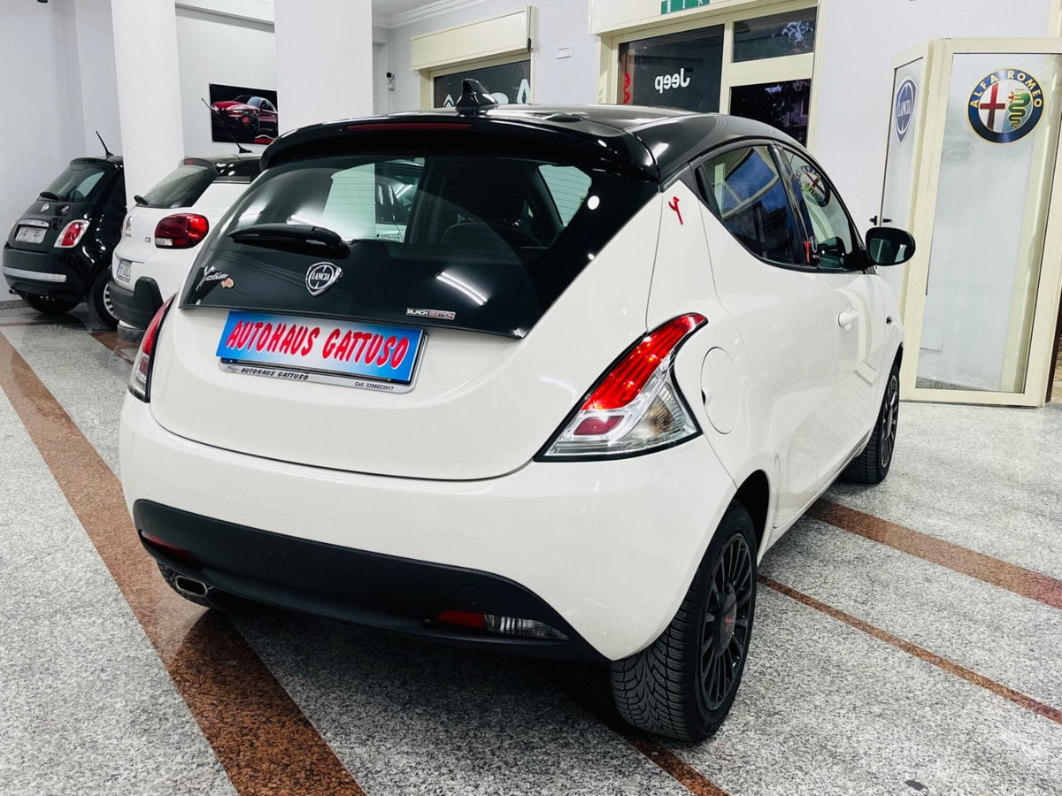 Lancia Ypsilon 1.3 MJT 16V 95 CV 5 porte S&S Silver (7)