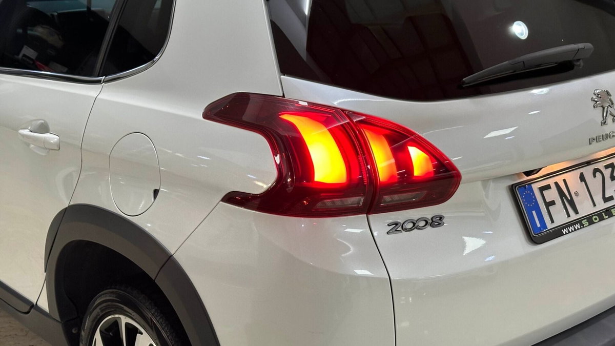 Peugeot 2008 100 S&S Allure (4)