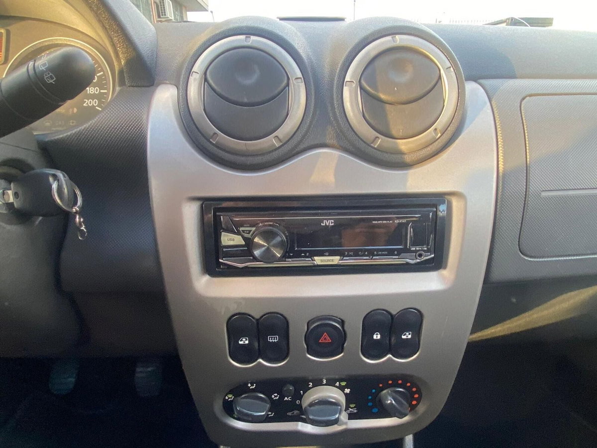 Dacia Sandero Stepway 1.6 8V 90CV (11)