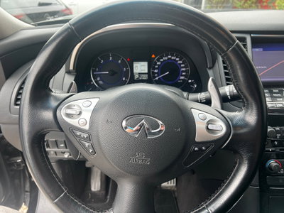 Infiniti FX FX30d S Premium (13)