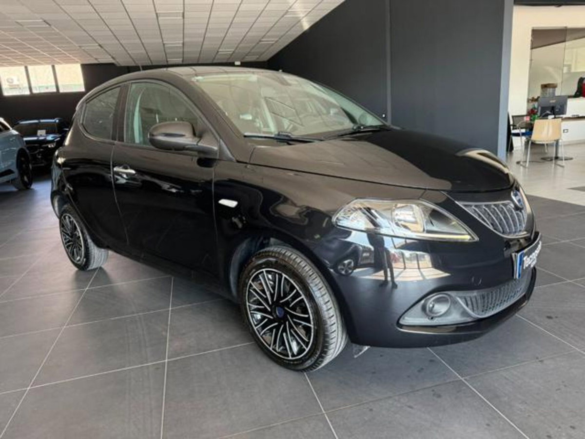 Lancia Ypsilon 1.0 FireFly 5 porte S&S Hybrid Ecochic Gold