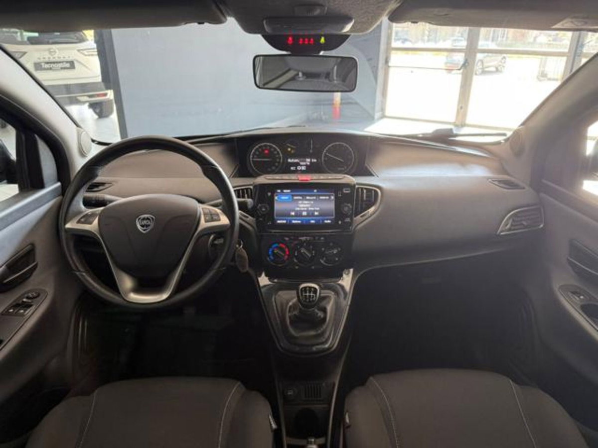Lancia Ypsilon 1.0 FireFly 5 porte S&S Hybrid Ecochic Gold (10)