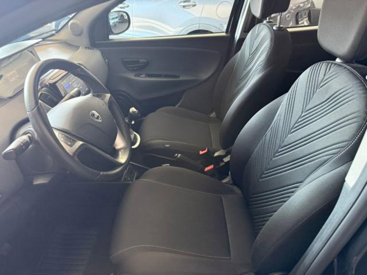 Lancia Ypsilon 1.0 FireFly 5 porte S&S Hybrid Ecochic Gold (11)