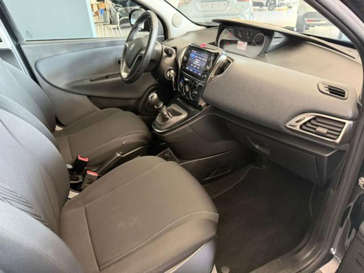 Lancia Ypsilon 1.0 FireFly 5 porte S&S Hybrid Ecochic Gold (12)