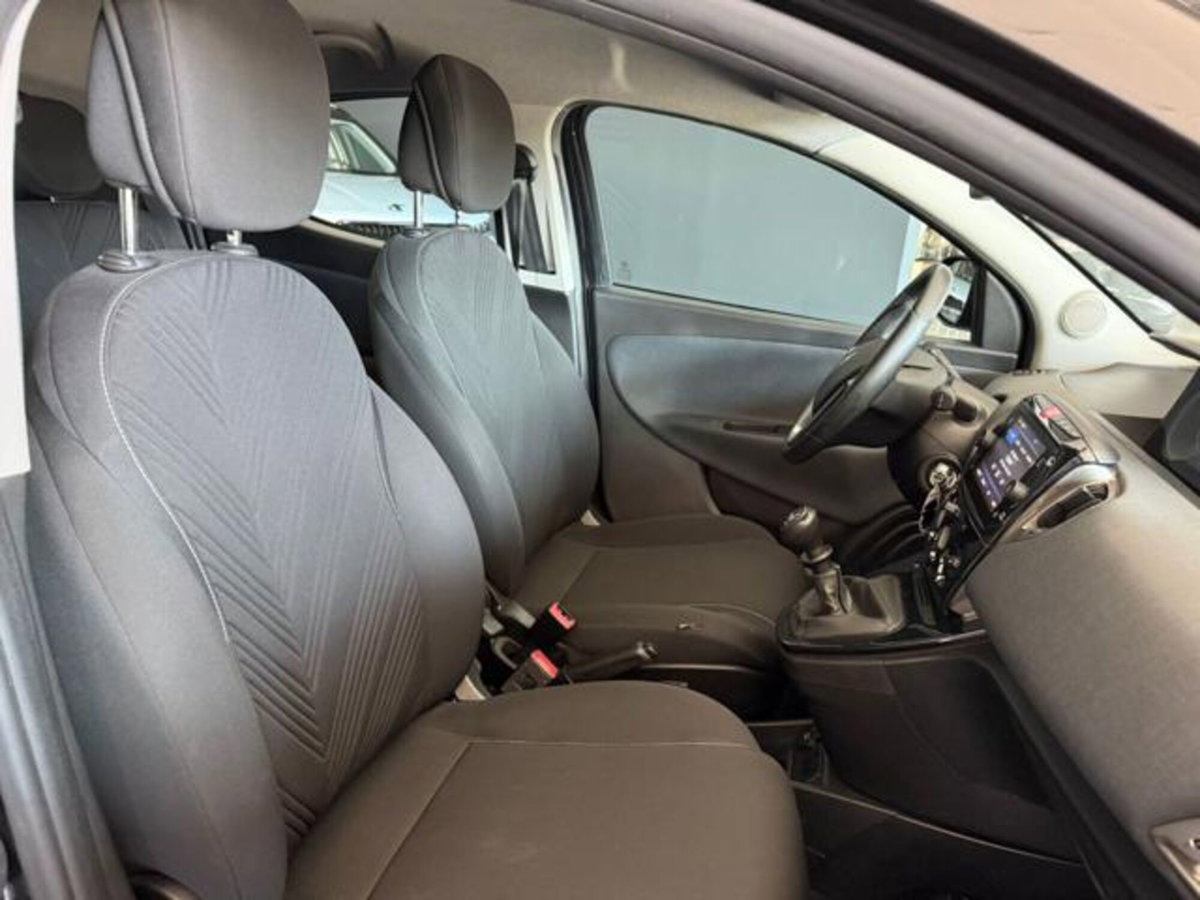 Lancia Ypsilon 1.0 FireFly 5 porte S&S Hybrid Ecochic Gold (13)