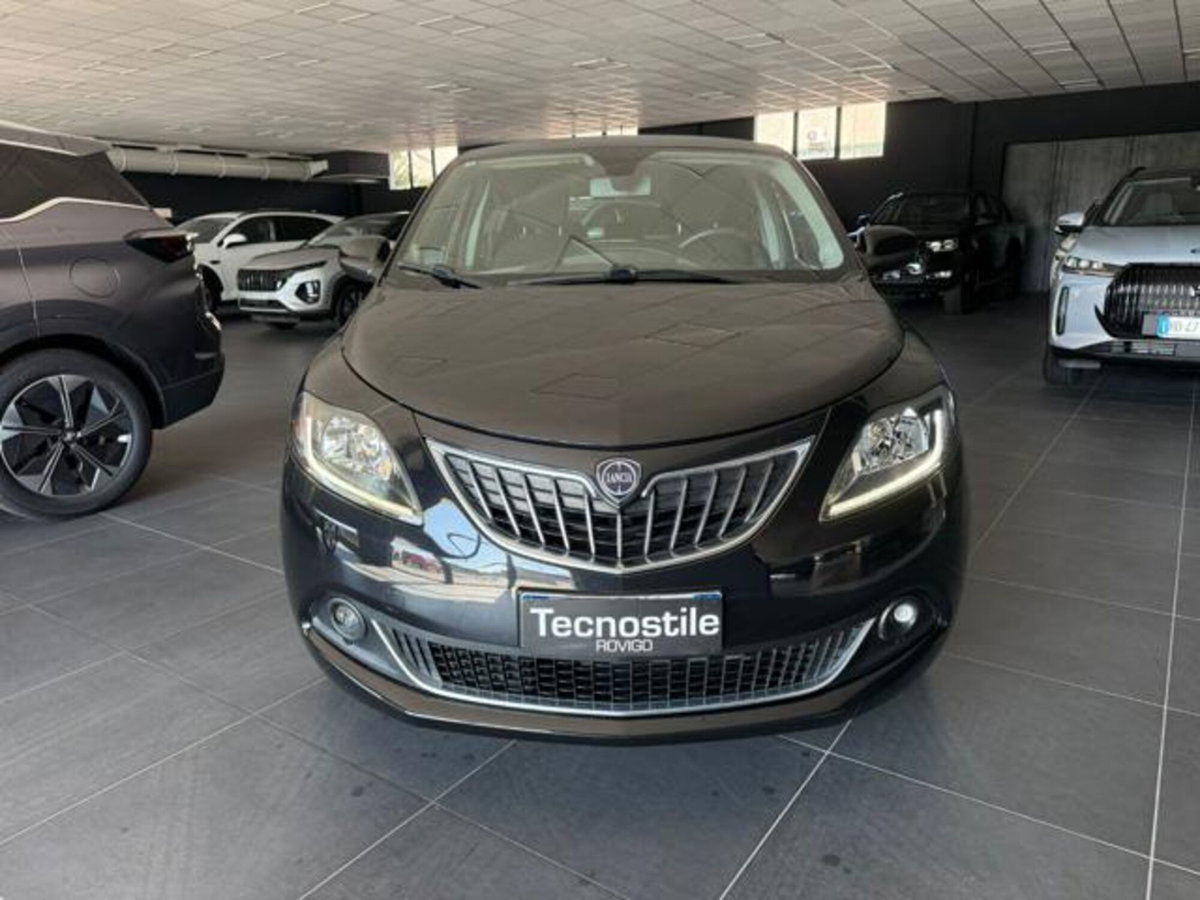 Lancia Ypsilon 1.0 FireFly 5 porte S&S Hybrid Ecochic Gold (2)
