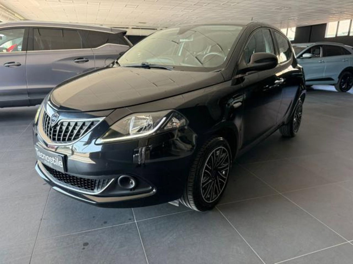 Lancia Ypsilon 1.0 FireFly 5 porte S&S Hybrid Ecochic Gold (3)