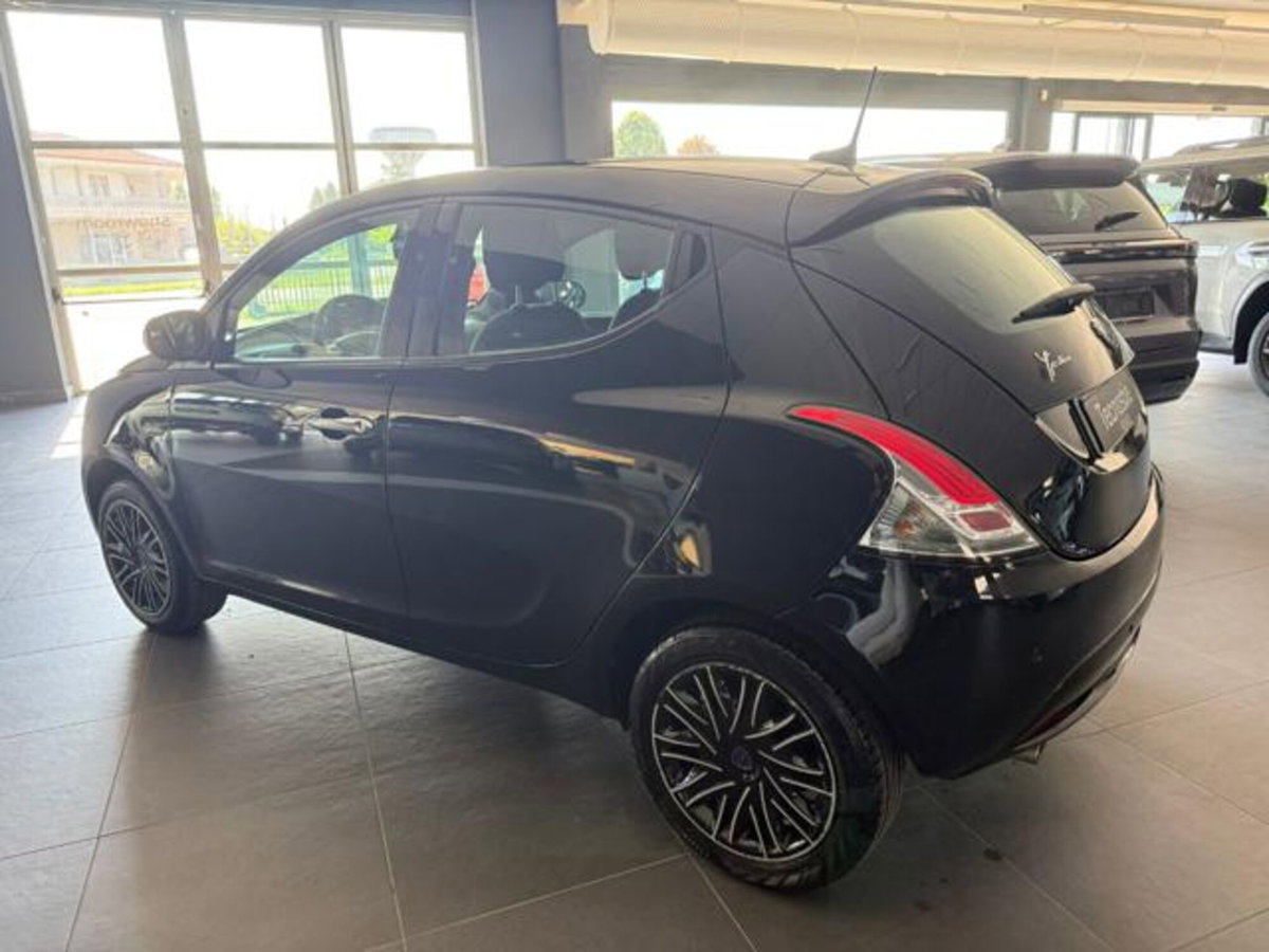 Lancia Ypsilon 1.0 FireFly 5 porte S&S Hybrid Ecochic Gold (7)