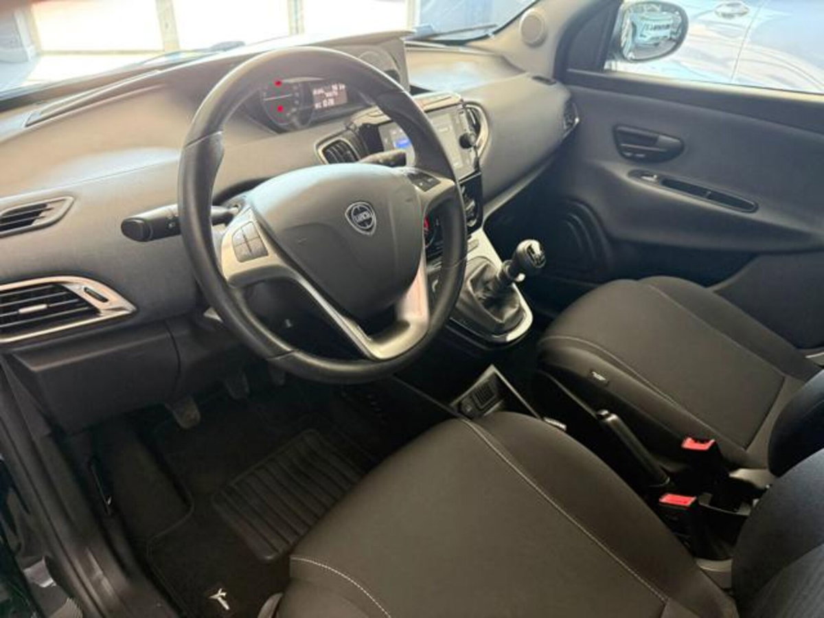 Lancia Ypsilon 1.0 FireFly 5 porte S&S Hybrid Ecochic Gold (9)