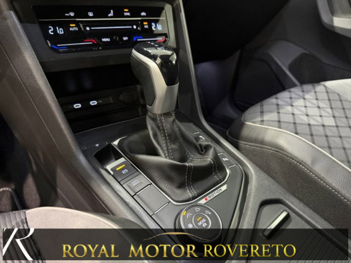 Volkswagen Tiguan 2.0 TDI 150 CV SCR DSG 4MOTION R-Line (11)
