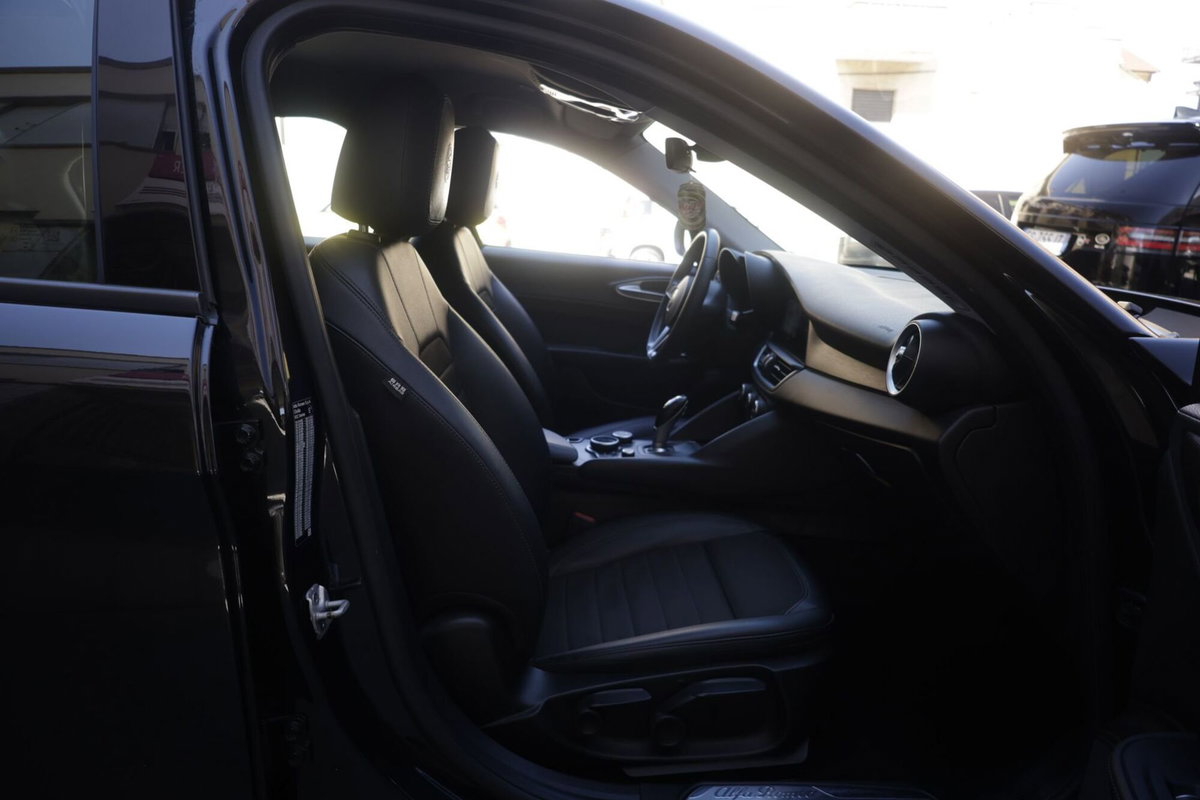 Alfa Romeo Giulia 2.2 Turbodiesel 150 CV AT8 Business (11)