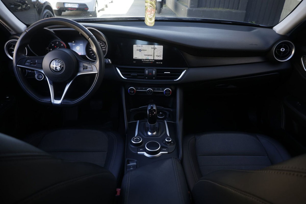 Alfa Romeo Giulia 2.2 Turbodiesel 150 CV AT8 Business (2)