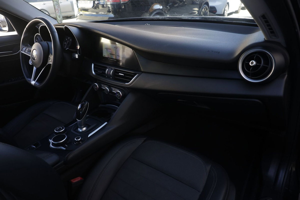 Alfa Romeo Giulia 2.2 Turbodiesel 150 CV AT8 Business (9)