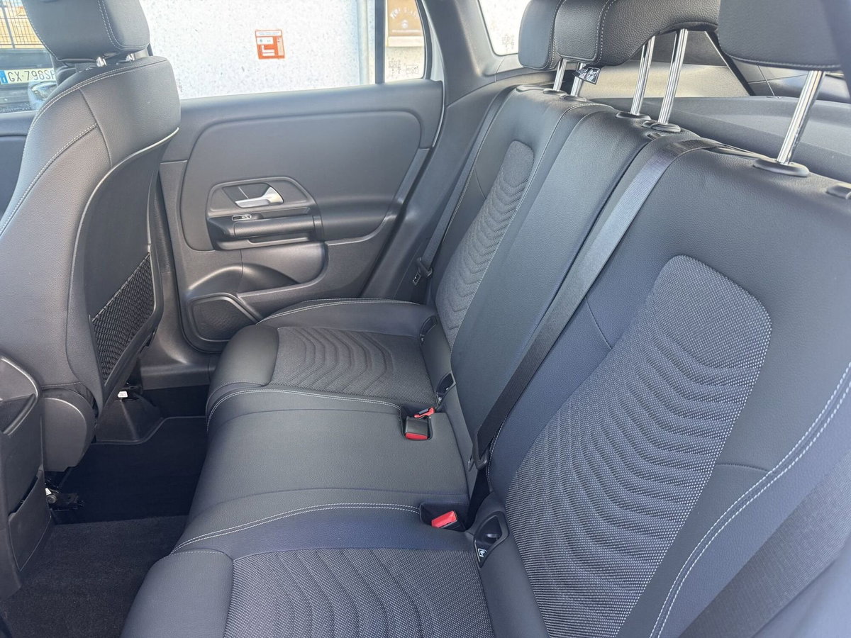 Mercedes-Benz GLA SUV 200 d Progressive Advanced auto (18)