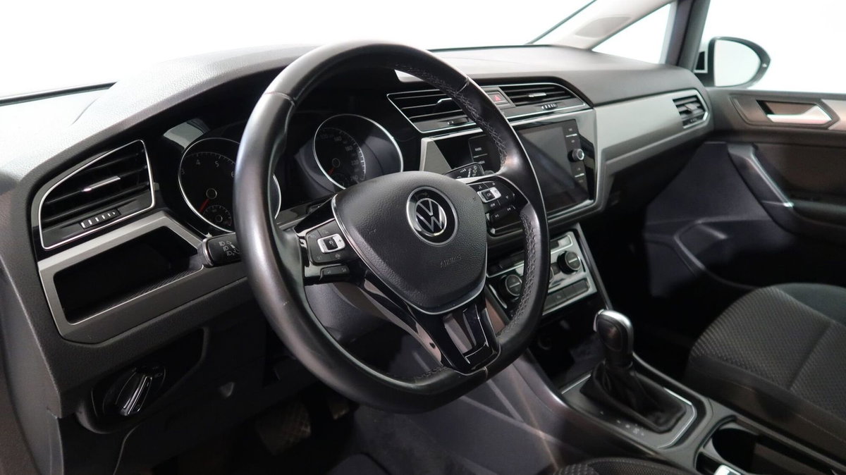 Volkswagen Touran 1.5 tsi Business 150cv dsg (2)