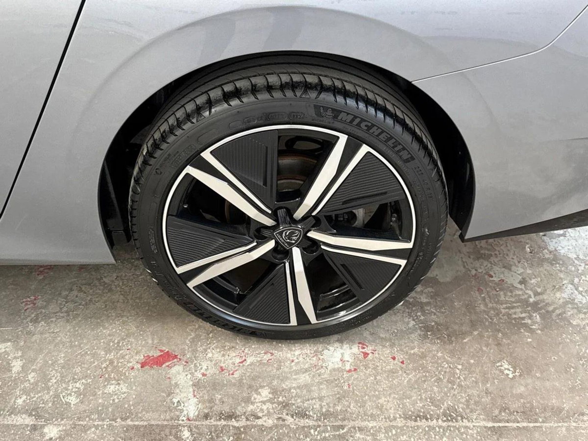 Peugeot 308 SW BlueHDi 130 S&S EAT8 GT Pack (8)