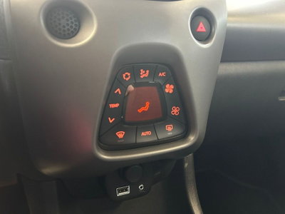 Toyota Aygo 1.0 VVT-i 72 CV 5 porte x-play MMT (13)