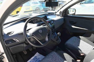 Lancia Ypsilon 1.0 FireFly 5 porte S&S Hybrid Silver Plus (10)