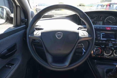 Lancia Ypsilon 1.0 FireFly 5 porte S&S Hybrid Silver Plus (14)