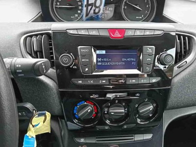 Lancia Ypsilon 1.0 FireFly 5 porte S&S Hybrid Silver Plus (18)