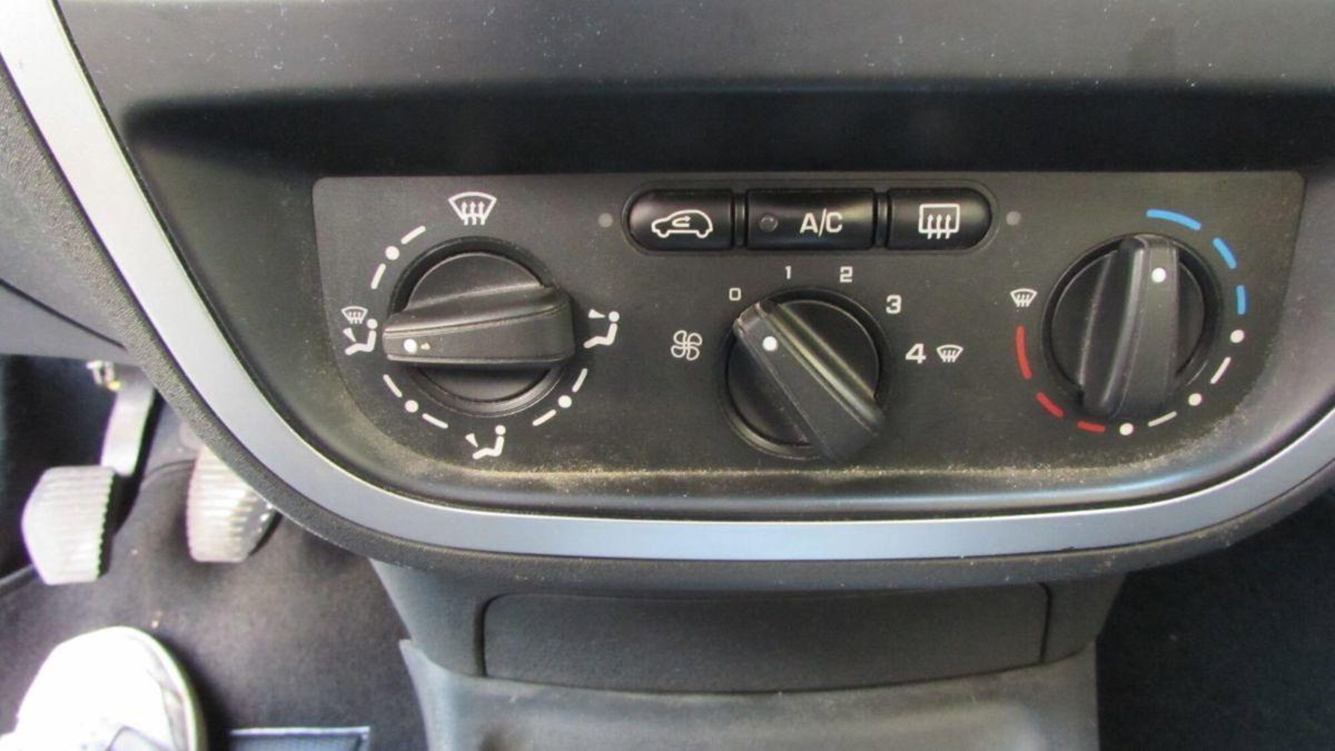 Citroen C3 1.4 HDi 70CV Elegance (17)
