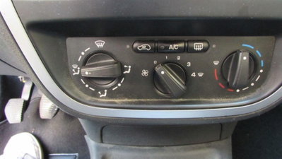 Citroen C3 1.4 HDi 70CV Elegance (17)