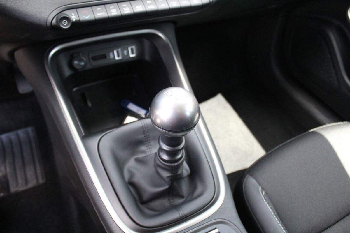 Jeep Avenger 1.2 turbo Summit fwd 100cv (17)