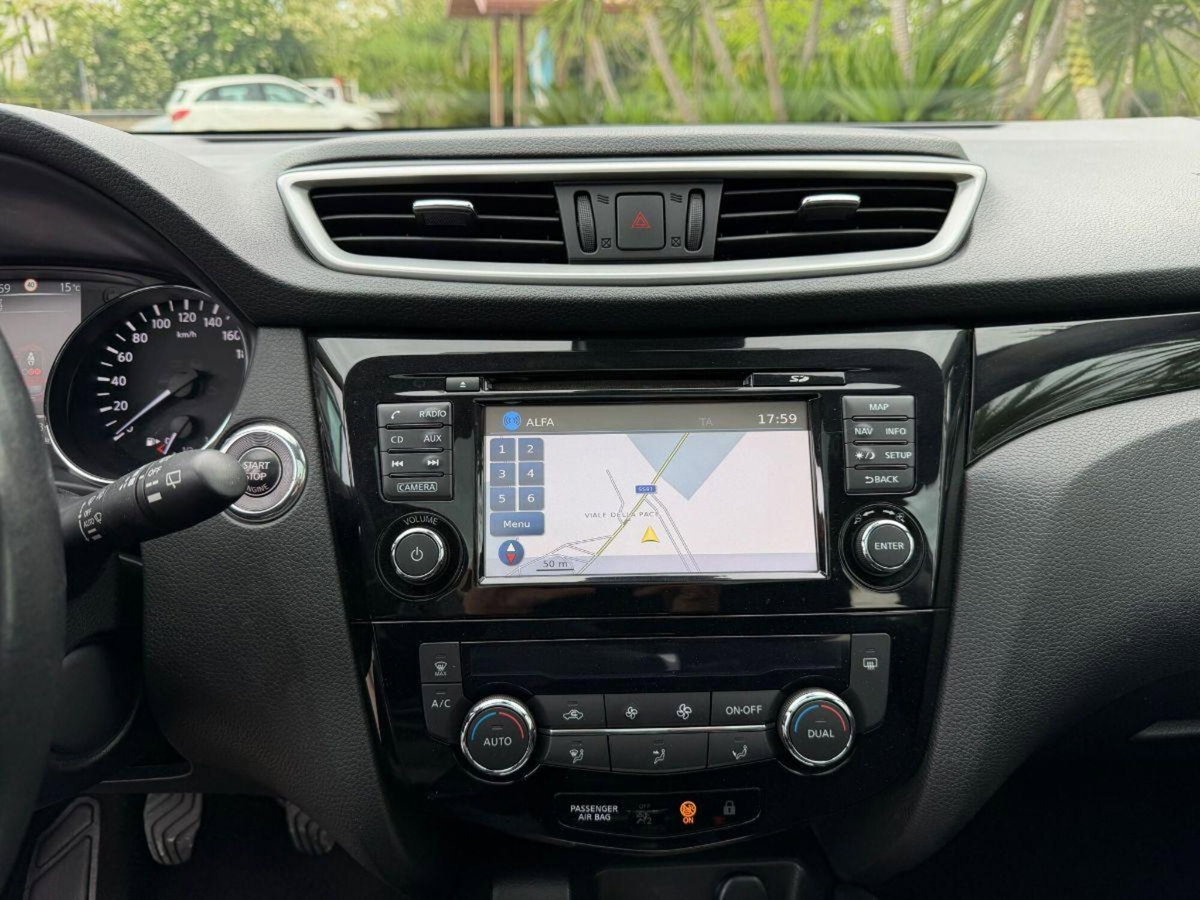 Nissan Qashqai 1.2 DIG-T Tekna (16)