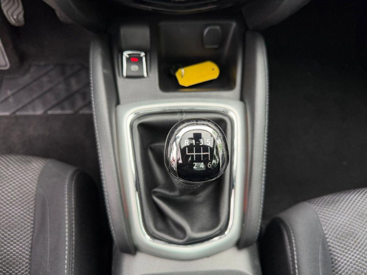 Nissan Qashqai 1.2 DIG-T Tekna (17)