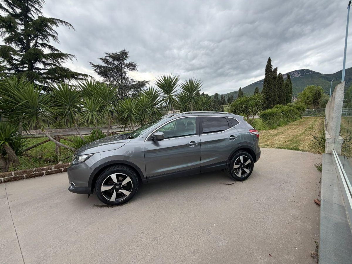 Nissan Qashqai 1.2 DIG-T Tekna (2)