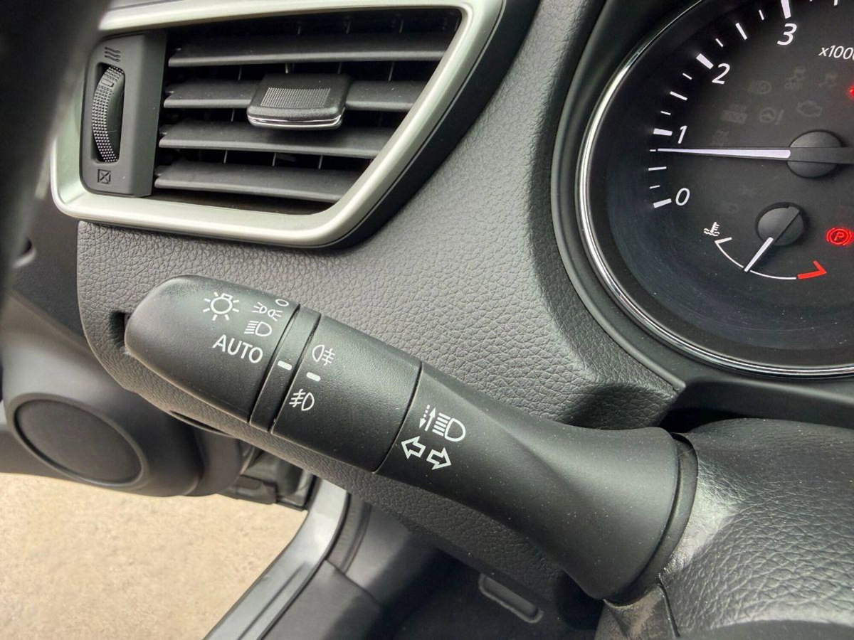 Nissan Qashqai 1.2 DIG-T Tekna (5)