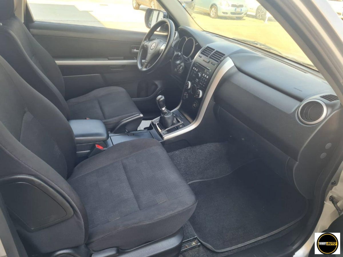 Suzuki Grand Vitara 1.9 DDiS 3 porte Offroad (12)