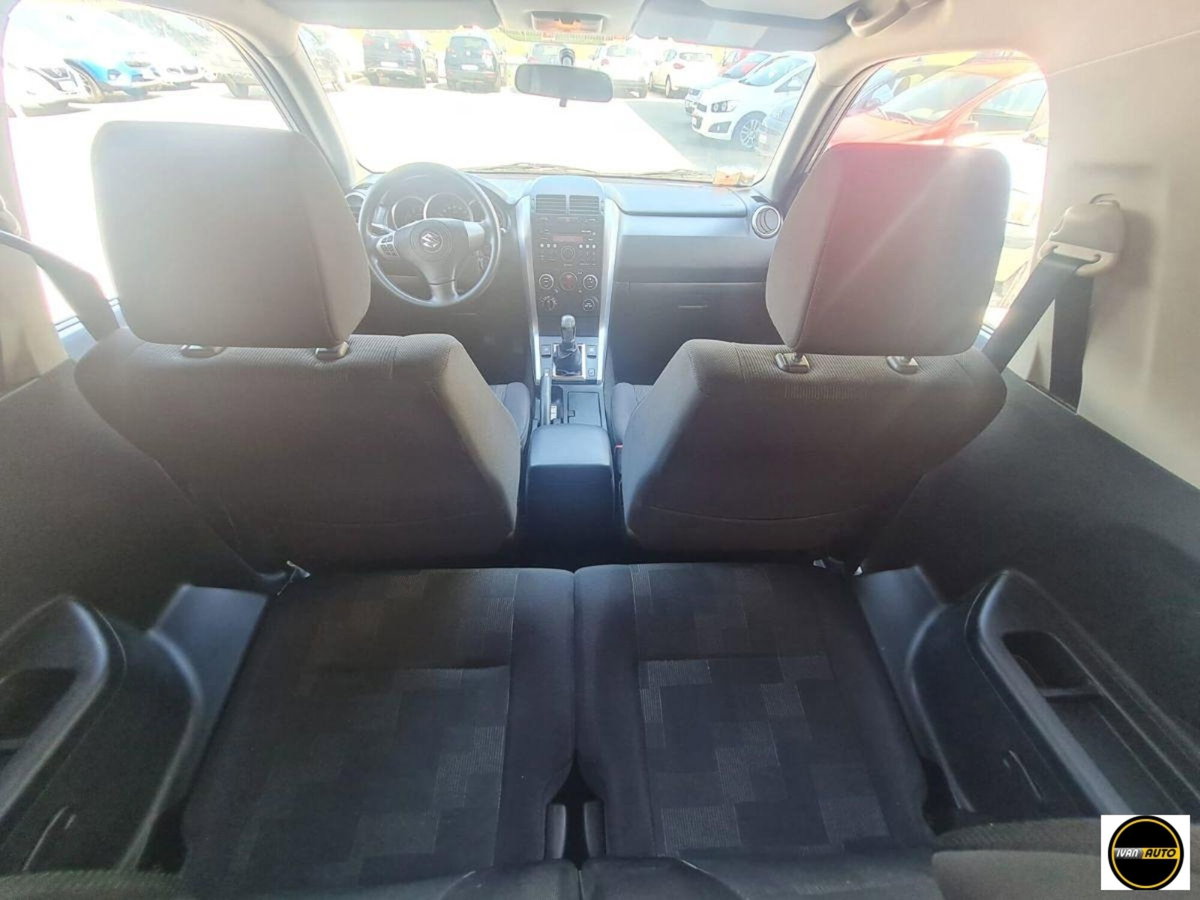 Suzuki Grand Vitara 1.9 DDiS 3 porte Offroad (13)