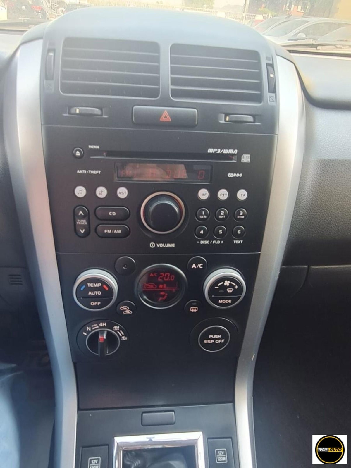 Suzuki Grand Vitara 1.9 DDiS 3 porte Offroad (19)