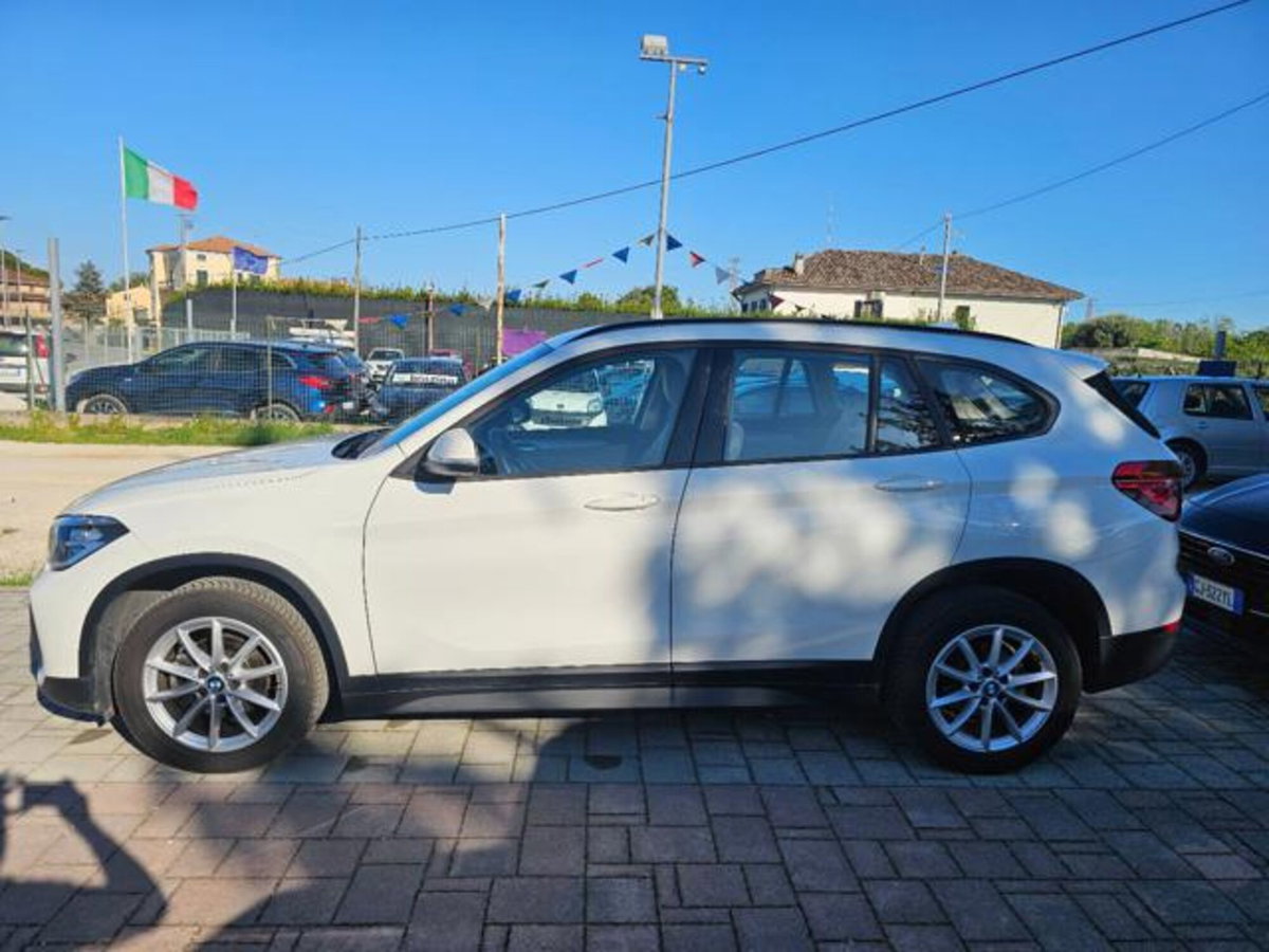 BMW X1 sDrive16d Advantage (2)