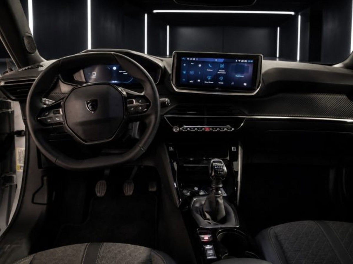Peugeot 2008 PureTech 100 S&S Allure (5)