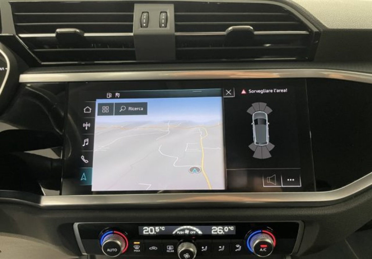 Audi Q3 2.0 TDI 150 CV quattro Business (18)