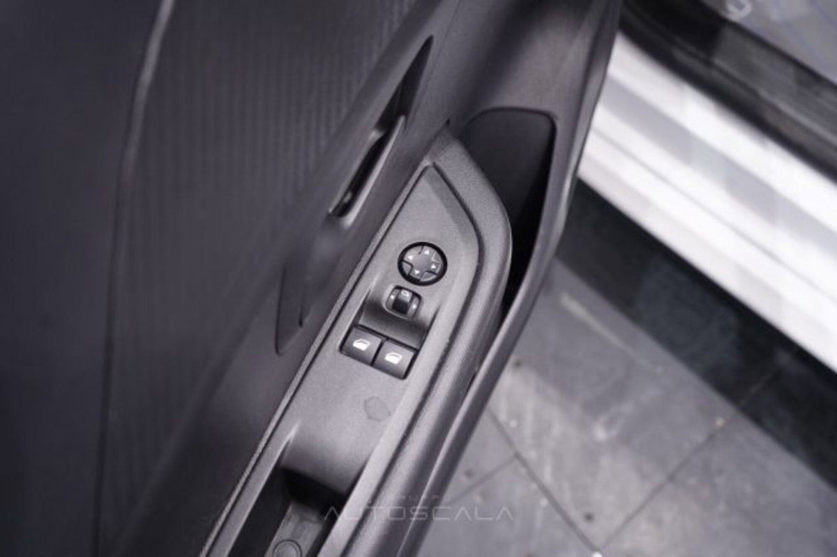 Peugeot 208 1.2 puretech Active s&s 75cv (10)